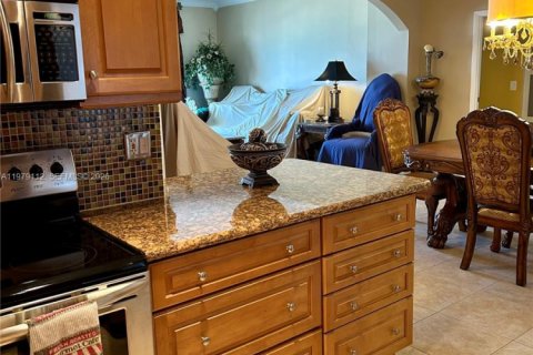 Condo in Hollywood, Florida, 2 bedrooms  № 2044738 - photo 12