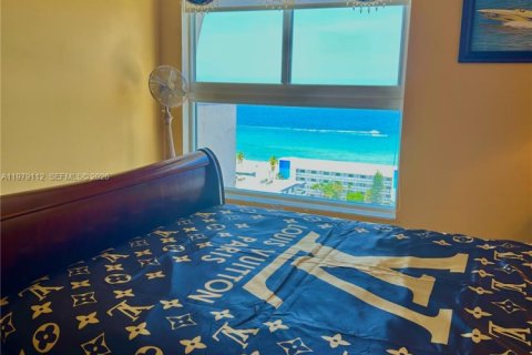 Condo in Hollywood, Florida, 2 bedrooms  № 2044738 - photo 19