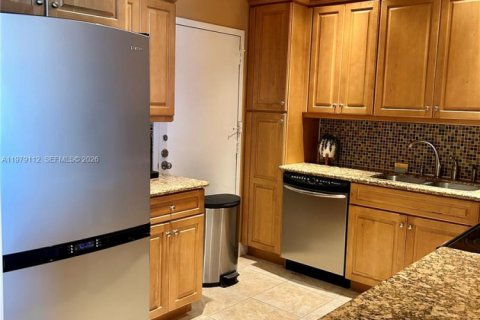 Condo in Hollywood, Florida, 2 bedrooms  № 2044738 - photo 11