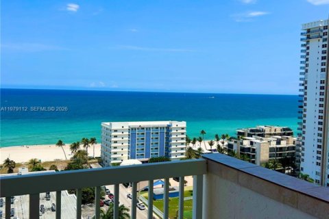 Condo in Hollywood, Florida, 2 bedrooms  № 2044738 - photo 15
