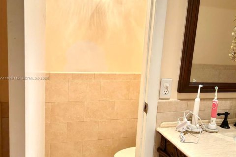 Condo in Hollywood, Florida, 2 bedrooms  № 2044738 - photo 26