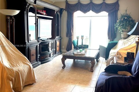 Condo in Hollywood, Florida, 2 bedrooms  № 2044738 - photo 14