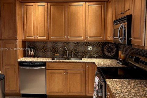 Condo in Hollywood, Florida, 2 bedrooms  № 2044738 - photo 10