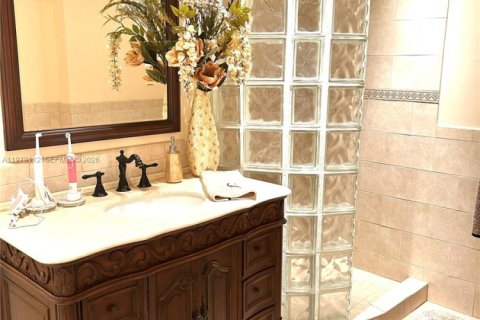 Condo in Hollywood, Florida, 2 bedrooms  № 2044738 - photo 24