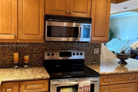 Condo in Hollywood, Florida, 2 bedrooms  № 2044738 - photo 13