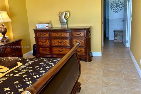 Condo in Hollywood, Florida, 2 bedrooms  № 2044738 - photo 21