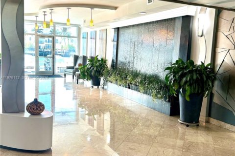 Condo in Hollywood, Florida, 2 bedrooms  № 2044738 - photo 3