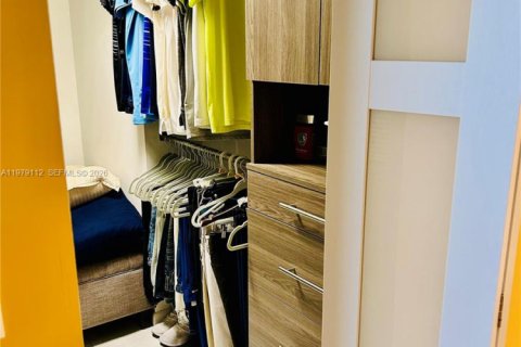 Condo in Hollywood, Florida, 2 bedrooms  № 2044738 - photo 22