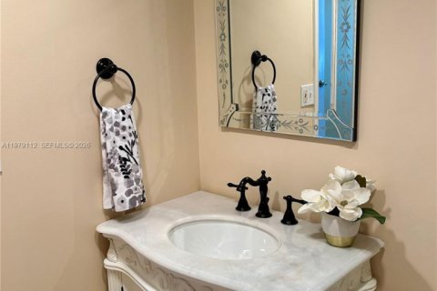 Condo in Hollywood, Florida, 2 bedrooms  № 2044738 - photo 30