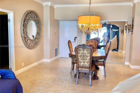 Condo in Hollywood, Florida, 2 bedrooms  № 2044738 - photo 8