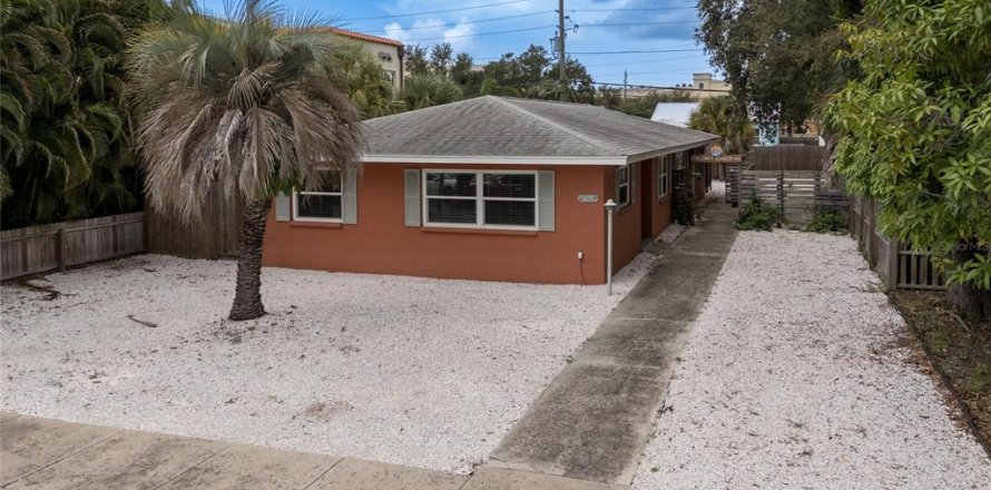 Appartement à Saint Petersburg, Floride 2 chambres, 79.62 m2 № 2329420