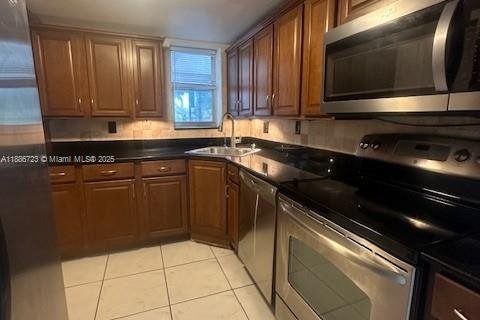 Condo in Pompano Beach, Florida, 2 bedrooms № 1933482 - photo 3