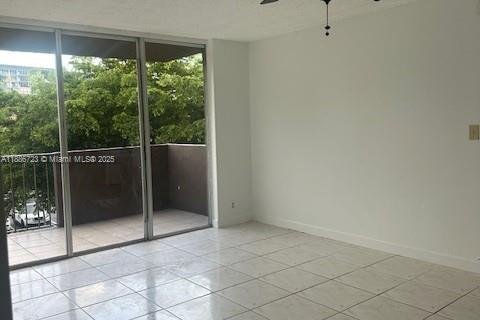 Condo in Pompano Beach, Florida, 2 bedrooms № 1933482 - photo 5