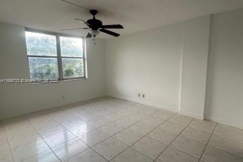 Condo in Pompano Beach, Florida, 2 bedrooms № 1933482 - photo 12