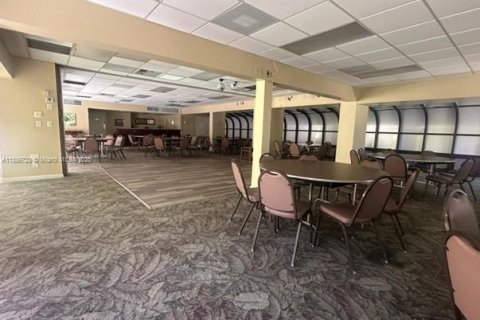 Condo in Pompano Beach, Florida, 2 bedrooms № 1933482 - photo 19