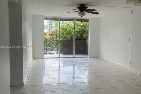 Condo in Pompano Beach, Florida, 2 bedrooms № 1933482 - photo 4