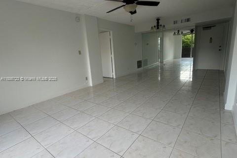 Condo in Pompano Beach, Florida, 2 bedrooms № 1933482 - photo 6