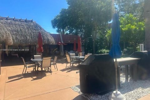 Condo in Pompano Beach, Florida, 2 bedrooms № 1933482 - photo 20