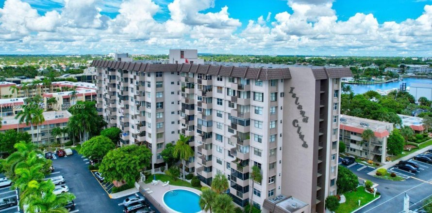Condo in Pompano Beach, Florida, 2 bedrooms № 1933482