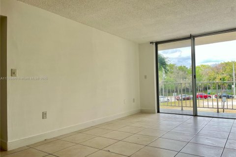 Condo in North Miami, Florida, 2 bedrooms  № 1697203 - photo 10