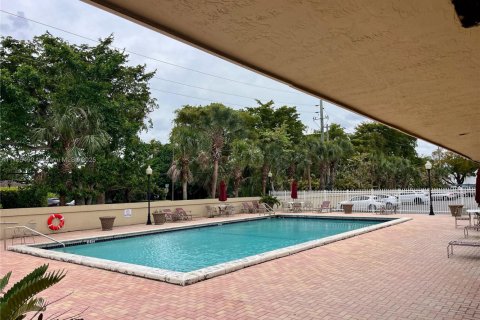 Condo in North Miami, Florida, 2 bedrooms  № 1697203 - photo 3