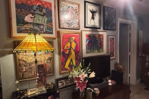 House in Miami, Florida 4 bedrooms, 174.01 sq.m. № 2050313 - photo 14