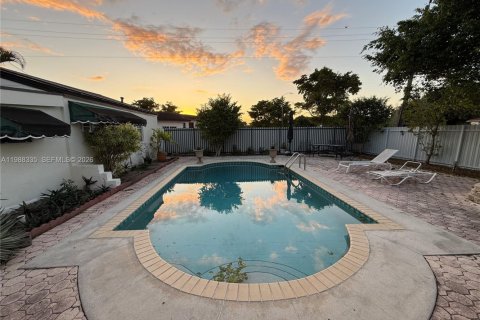 House in Miami, Florida 4 bedrooms, 174.01 sq.m. № 2050313 - photo 15