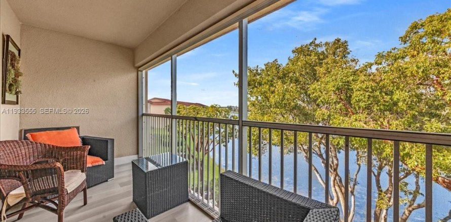 Apartamento en Pembroke Pines, Florida 2 dormitorios, 110.74 m2 № 1996911