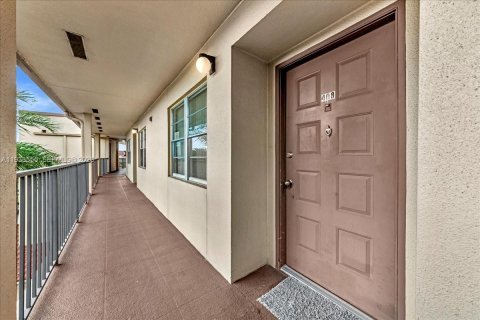 Apartamento en alquiler en Pembroke Pines, Florida, 2 dormitorios, 110.74 m2 № 1996911 - foto 3