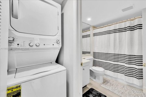 Apartamento en alquiler en Pembroke Pines, Florida, 2 dormitorios, 110.74 m2 № 1996911 - foto 9