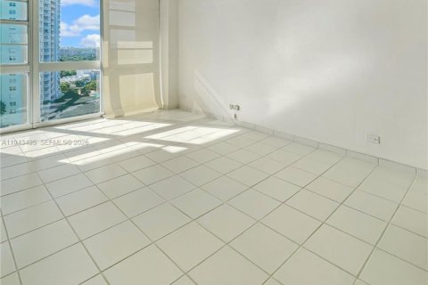 Снять в аренду кондоминиум в Майами, Флорида 1 спальня, 82.31м2, № 2000499 - фото 13