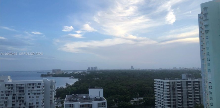 Кондоминиум с 1 спальней в Майами, Флорида № 2000499