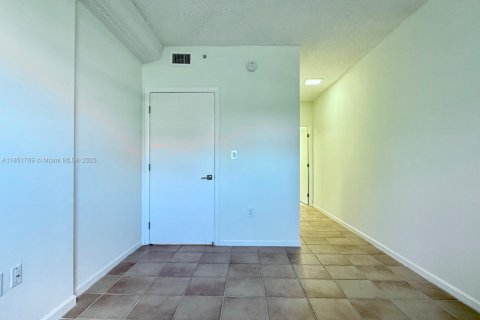 Condominio en alquiler en Miami, Florida, 2 dormitorios, 86.4 m2 № 1858683 - foto 10