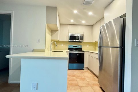 Condominio en alquiler en Miami, Florida, 2 dormitorios, 86.4 m2 № 1858683 - foto 2