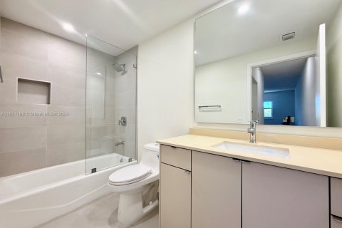 Condominio en alquiler en Miami, Florida, 2 dormitorios, 86.4 m2 № 1858683 - foto 8