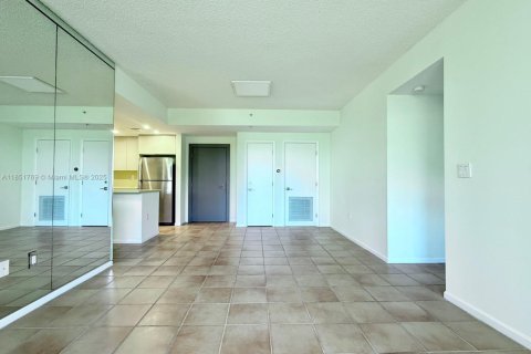 Condominio en alquiler en Miami, Florida, 2 dormitorios, 86.4 m2 № 1858683 - foto 5