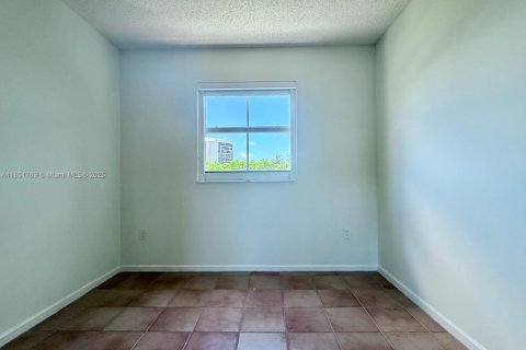 Condominio en alquiler en Miami, Florida, 2 dormitorios, 86.4 m2 № 1858683 - foto 11