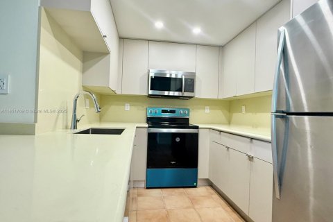 Condominio en alquiler en Miami, Florida, 2 dormitorios, 86.4 m2 № 1858683 - foto 4