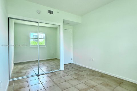 Condominio en alquiler en Miami, Florida, 2 dormitorios, 86.4 m2 № 1858683 - foto 7