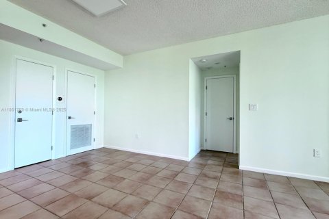 Condominio en alquiler en Miami, Florida, 2 dormitorios, 86.4 m2 № 1858683 - foto 6