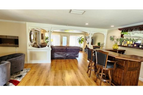 Casa en venta en Temple Terrace, Florida, 4 dormitorios, 180.6 m2 № 1900221 - foto 5