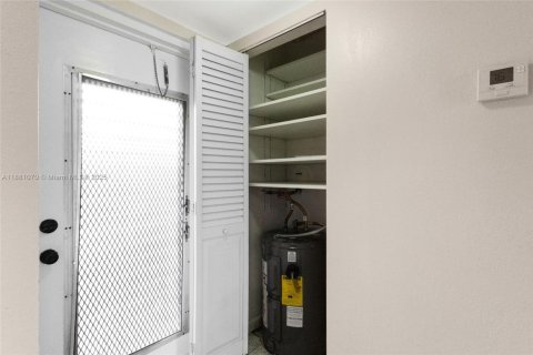 Condominio en venta en Sunrise, Florida, 1 dormitorio, 59.46 m2 № 1925421 - foto 4