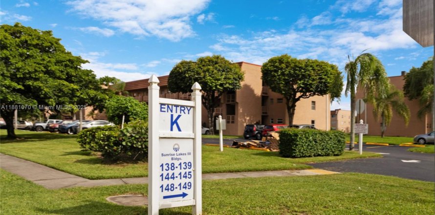 Condominio en Sunrise, Florida, 1 dormitorio № 1925421