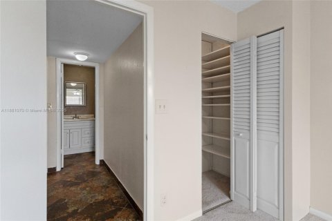 Condominio en venta en Sunrise, Florida, 1 dormitorio, 59.46 m2 № 1925421 - foto 17