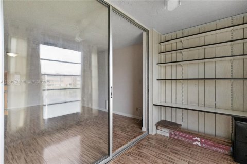 Condominio en venta en Sunrise, Florida, 1 dormitorio, 59.46 m2 № 1925421 - foto 26