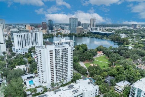 Condominio en Orlando, Florida, 2 dormitorios  № 2155972