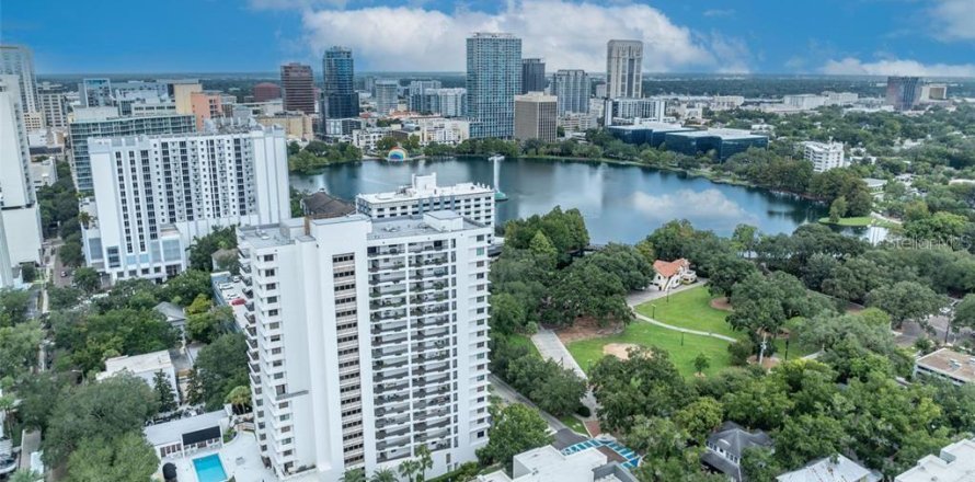 Condominio en Orlando, Florida, 2 dormitorios  № 2155972
