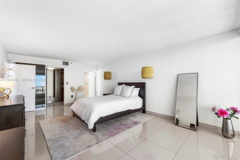 Condominio en venta en Miami, Florida, 1 dormitorio, 82.68 m2 № 2152824 - foto 15