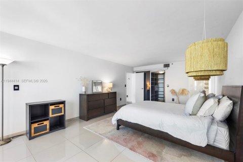 Condominio en venta en Miami, Florida, 1 dormitorio, 82.68 m2 № 2152824 - foto 14