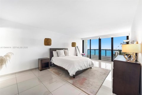 Condominio en venta en Miami, Florida, 1 dormitorio, 82.68 m2 № 2152824 - foto 11